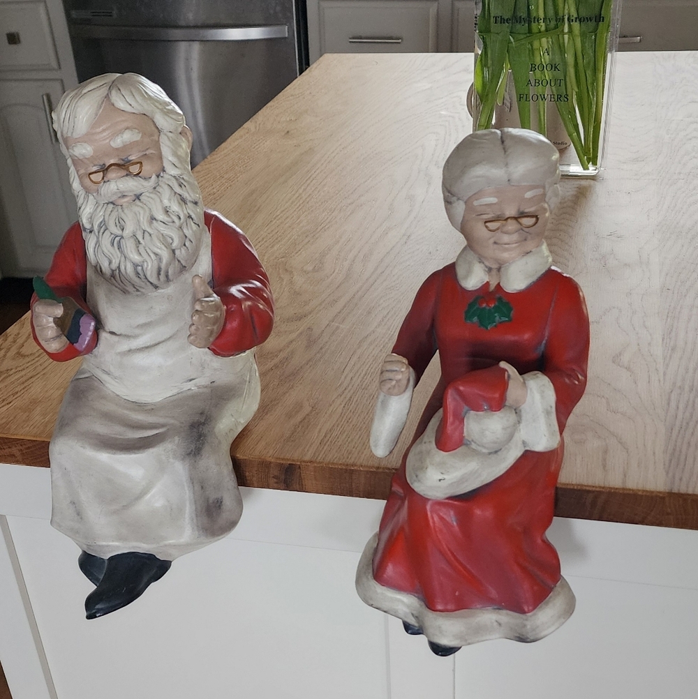 Vintage Santa/Mrs.Clause Ceramic Shelf Sitters